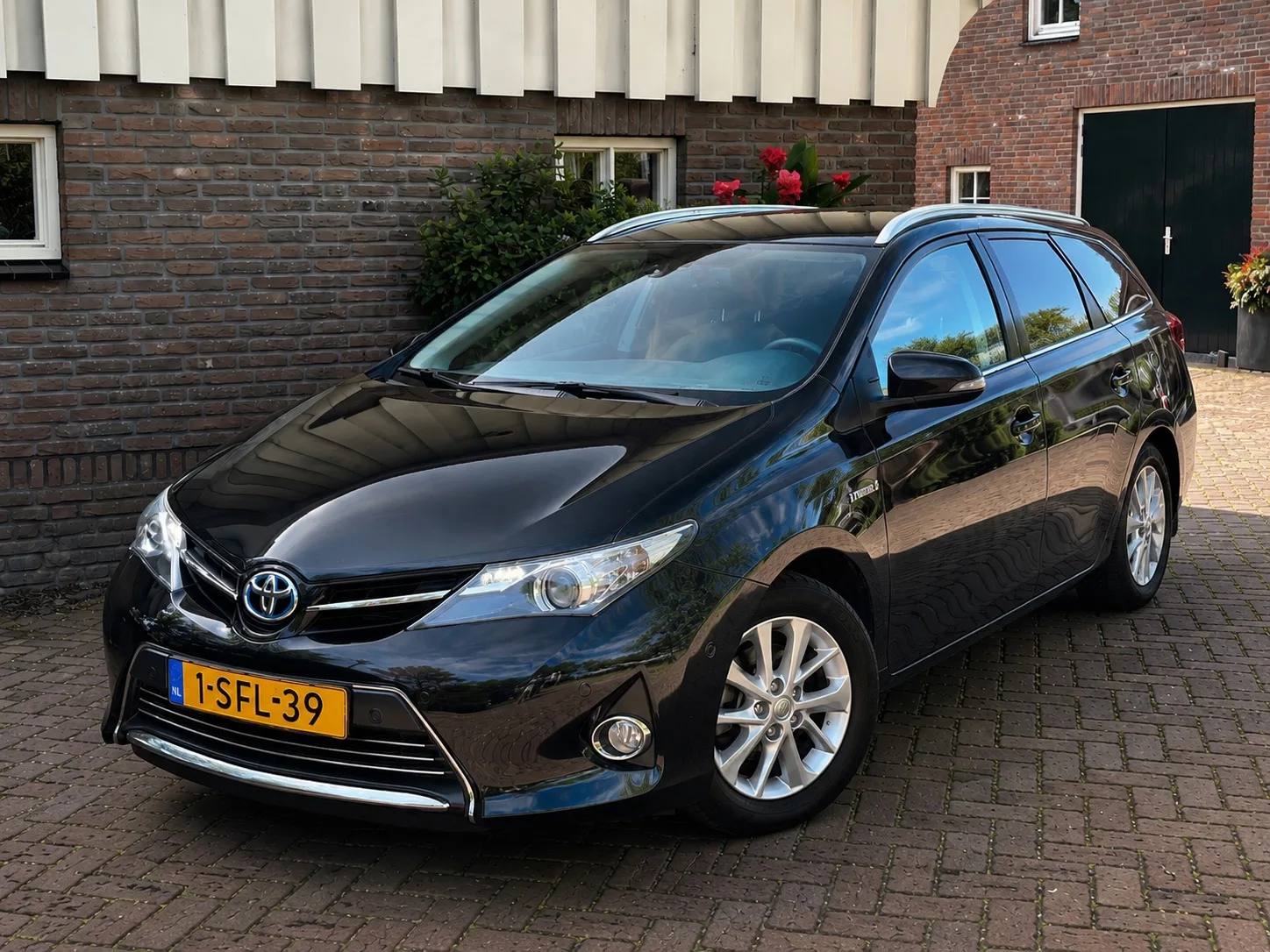Toyota Auris (2013) — foto 1