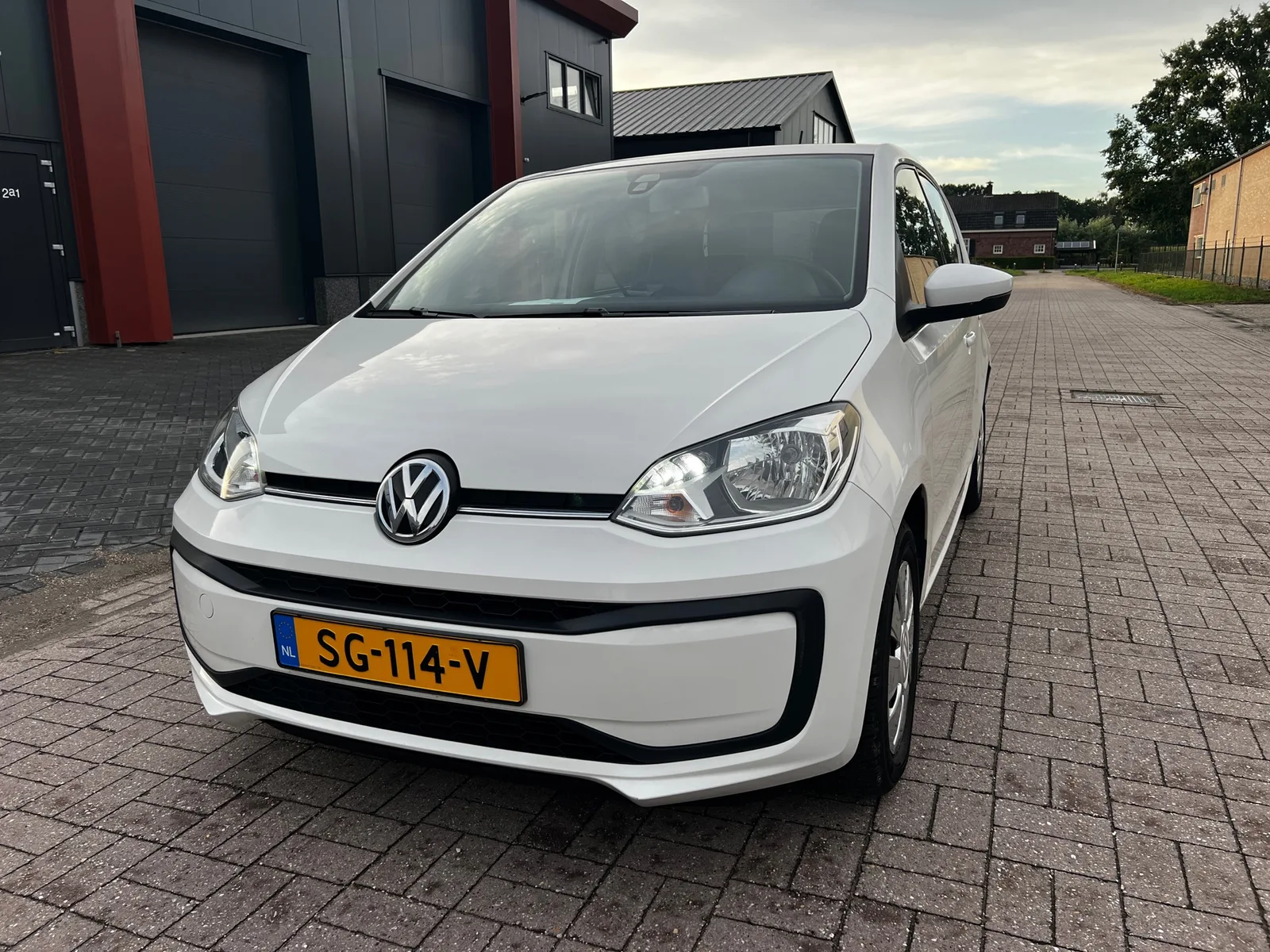 Volkswagen Up! (2018) — foto 1