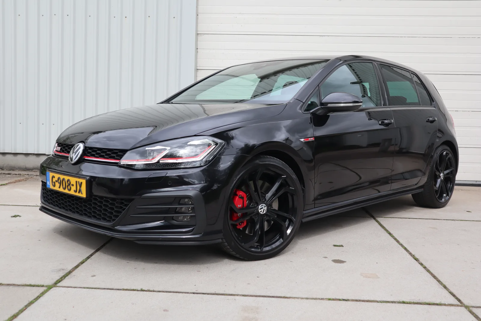 Volkswagen Golf (2019) — foto 1