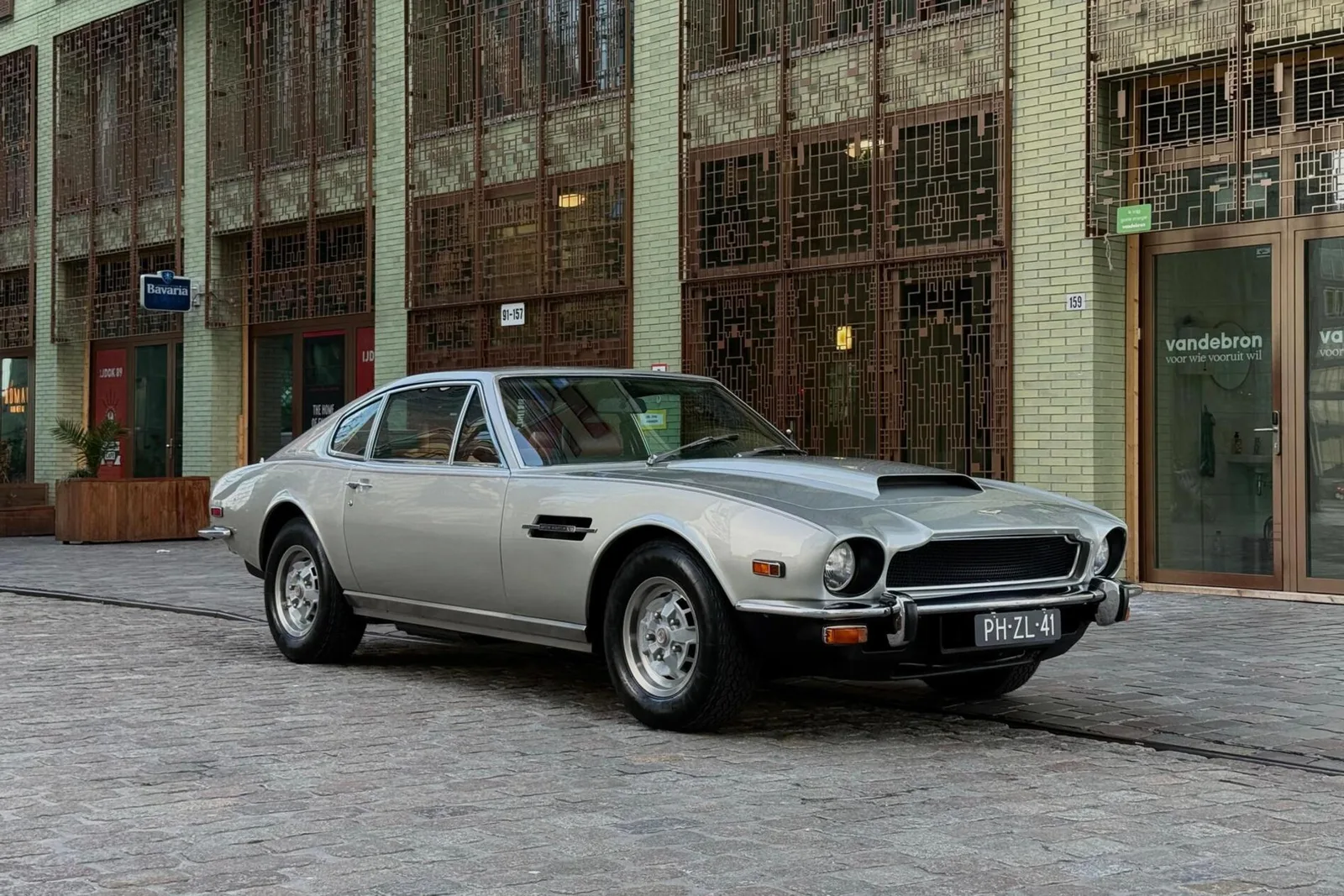 Aston Martin V8 Coupé (1976) — foto 1