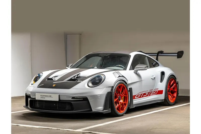 Porsche 911 (2025)