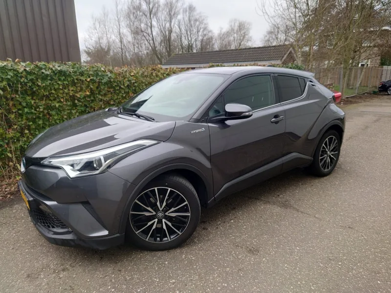 Toyota C-HR (2017) — foto 1