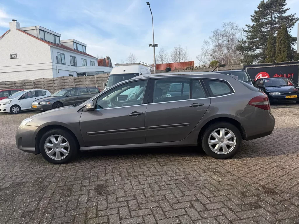 Renault Laguna (2010) — foto 1