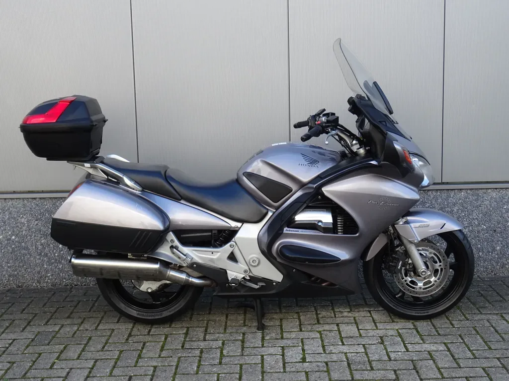 Honda ST 1300 Pan European (2003) — foto 1