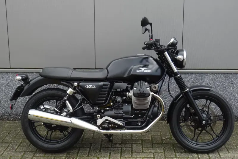 Moto Guzzi V 7 II Stone (2015)