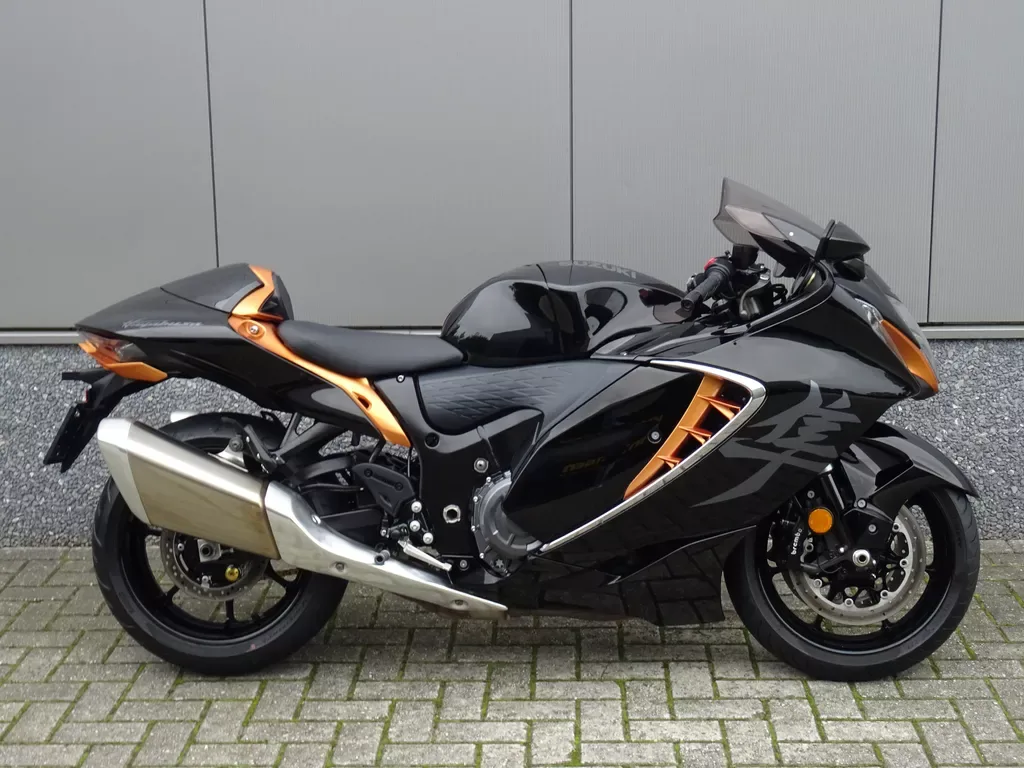 Suzuki GSX-R 1300 Hayabusa (2022) — foto 1