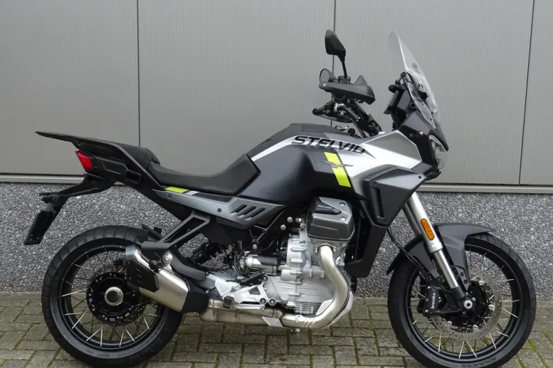 Moto Guzzi Stelvio (2024)