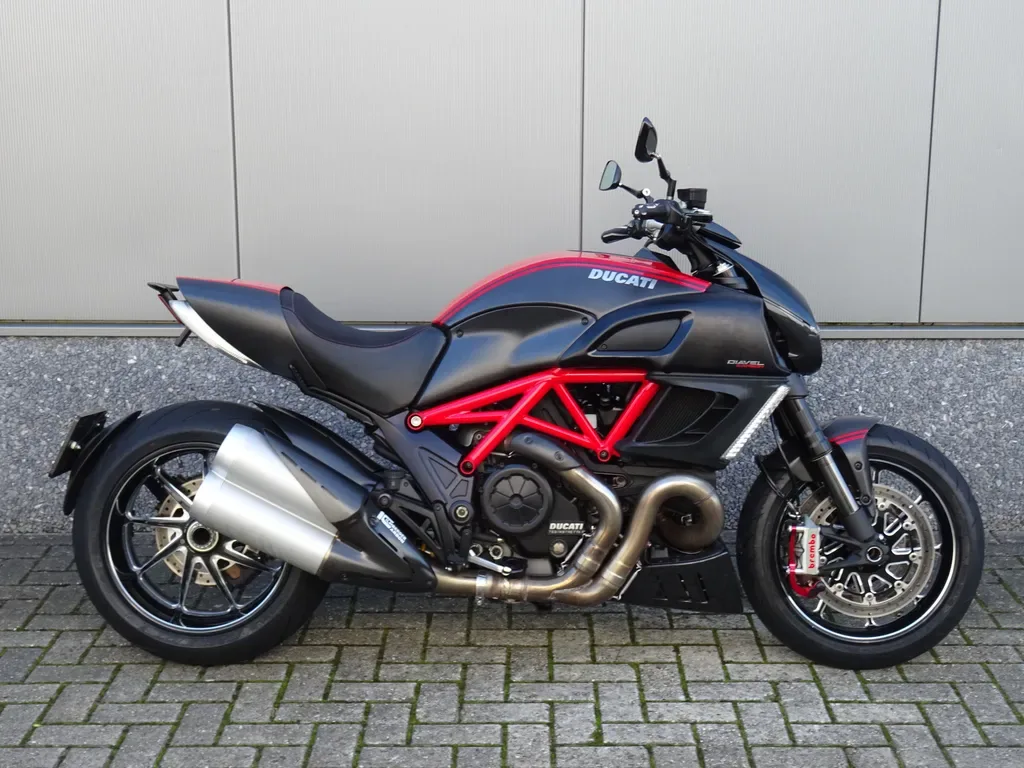 Ducati Diavel (2011) — foto 1