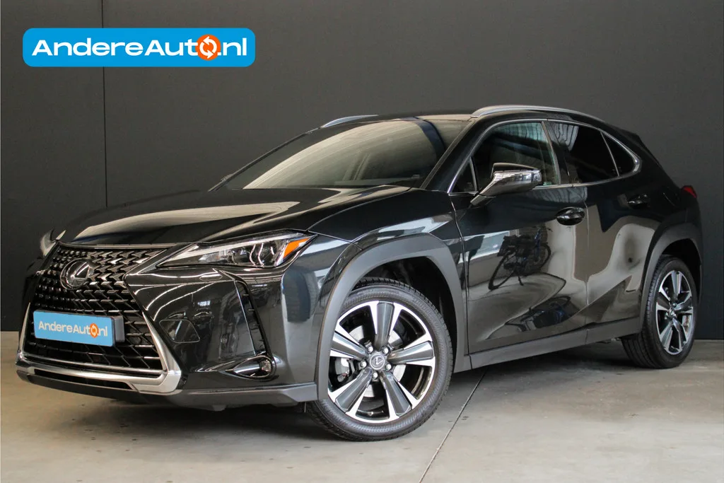 Lexus UX (2023) — foto 1