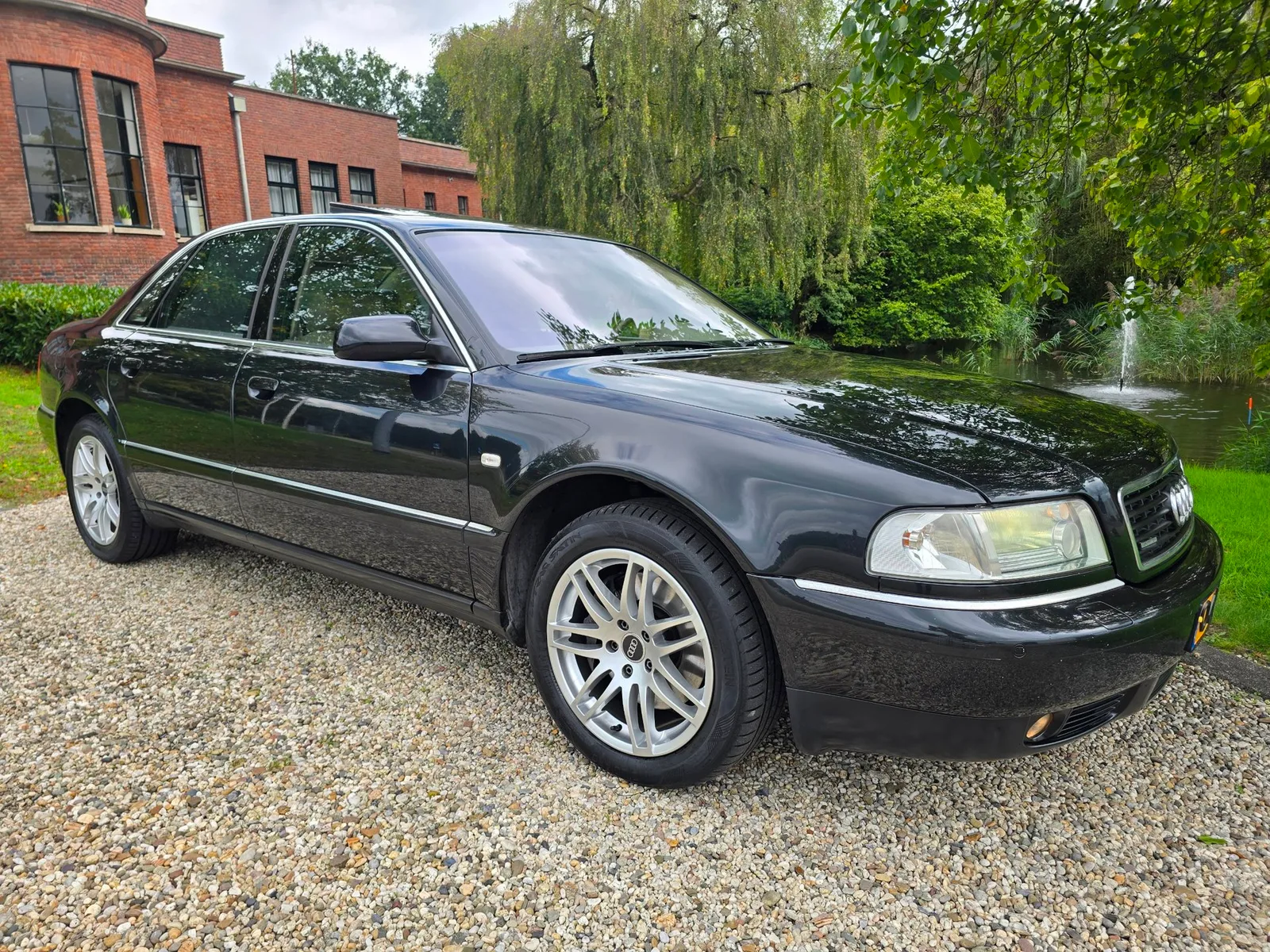 Audi A8 (2000) — foto 1