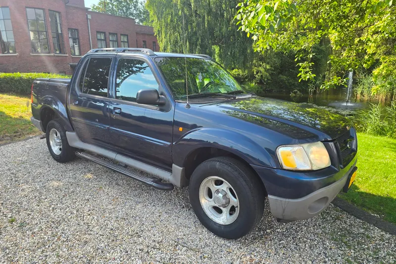 Ford Explorer (2003)
