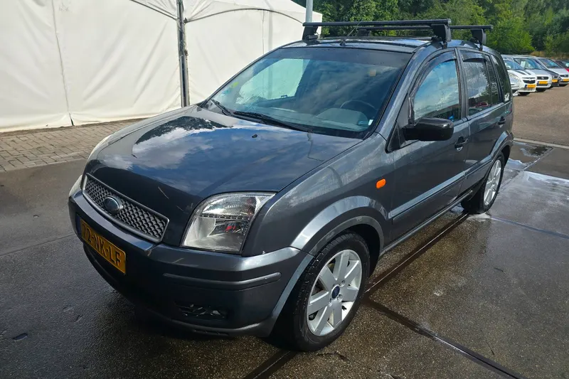 Ford Fusion (2003)