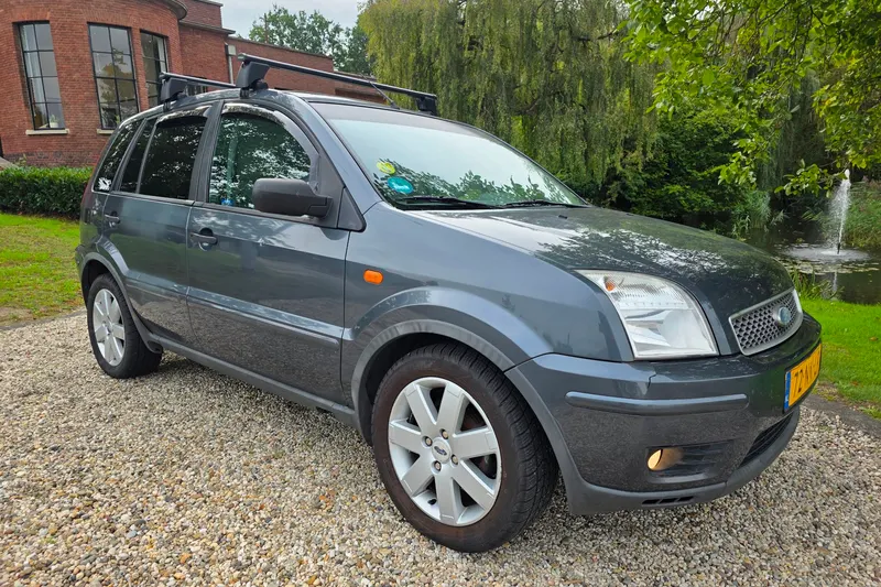 Ford Fusion (2003)