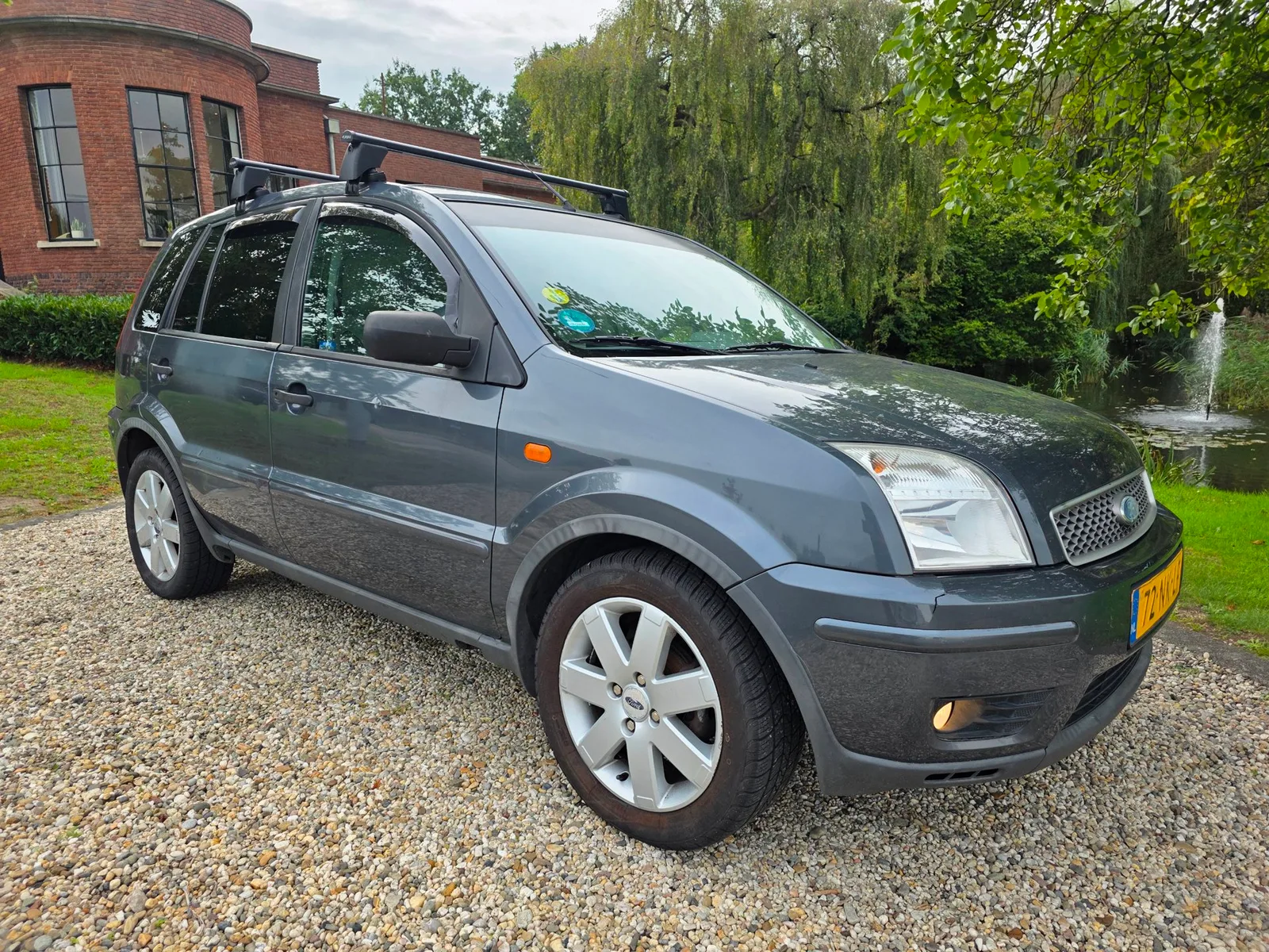 Ford Fusion (2003) — foto 1