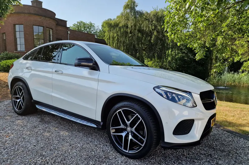 Mercedes-Benz GLE (2016)