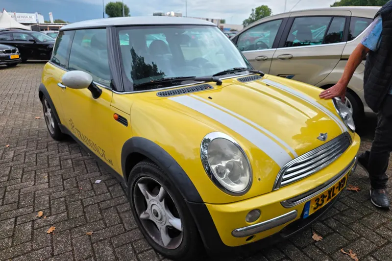 MINI Cooper (2001)