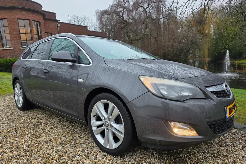 Opel Astra (2011)