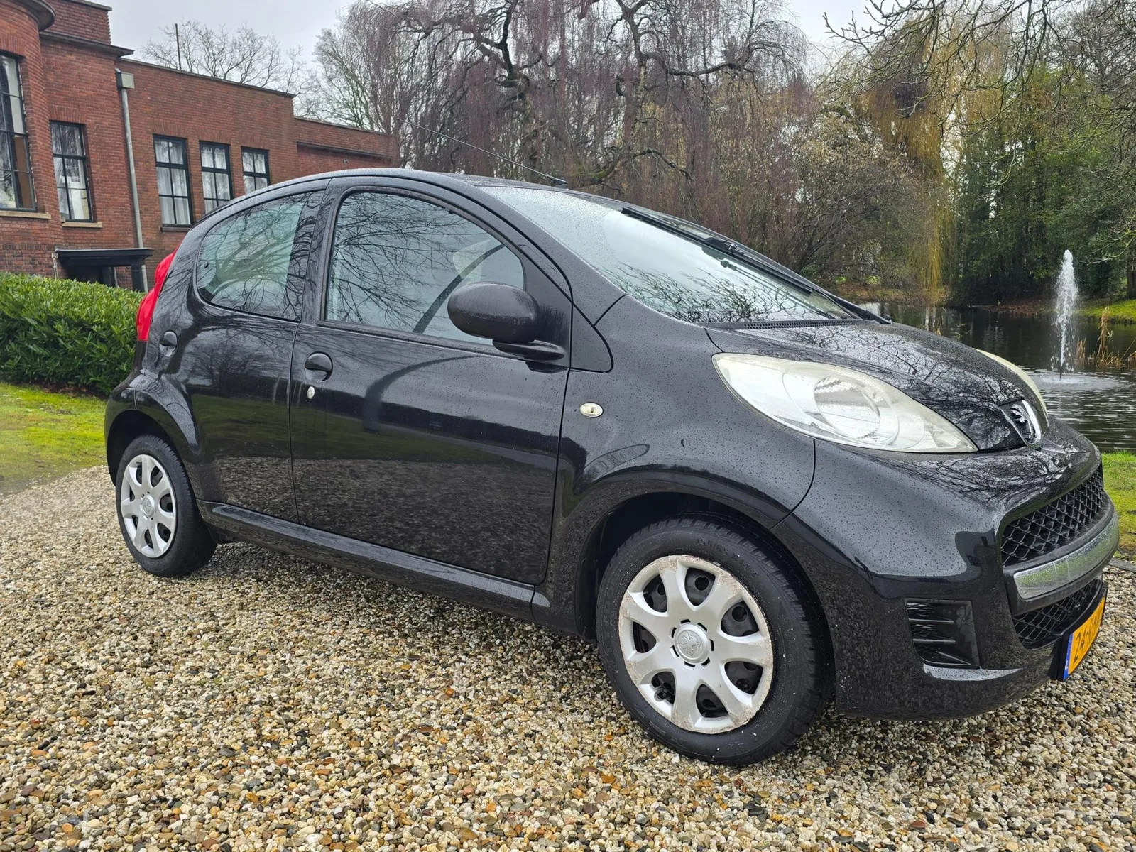 Peugeot 107 (2011) — foto 1