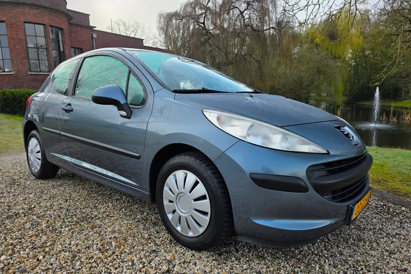 Peugeot 207 (2008)