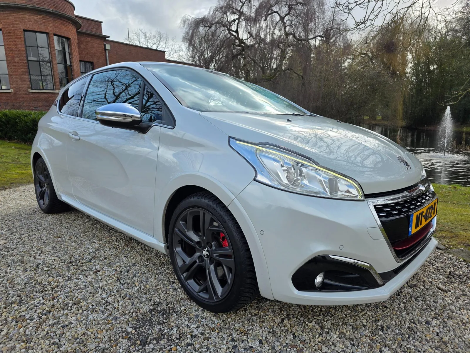 Peugeot 208 (2017) — foto 1
