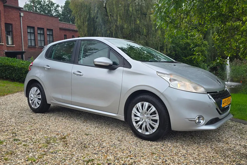 Peugeot 208 (2012)