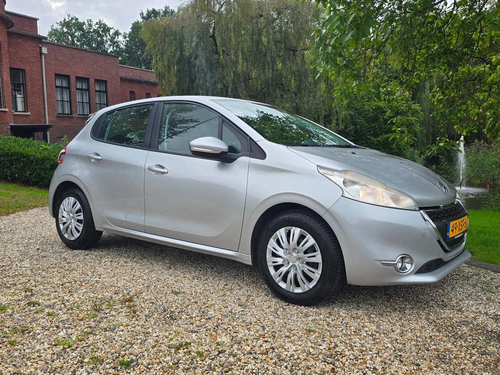 Peugeot 208 (2012) — foto 1