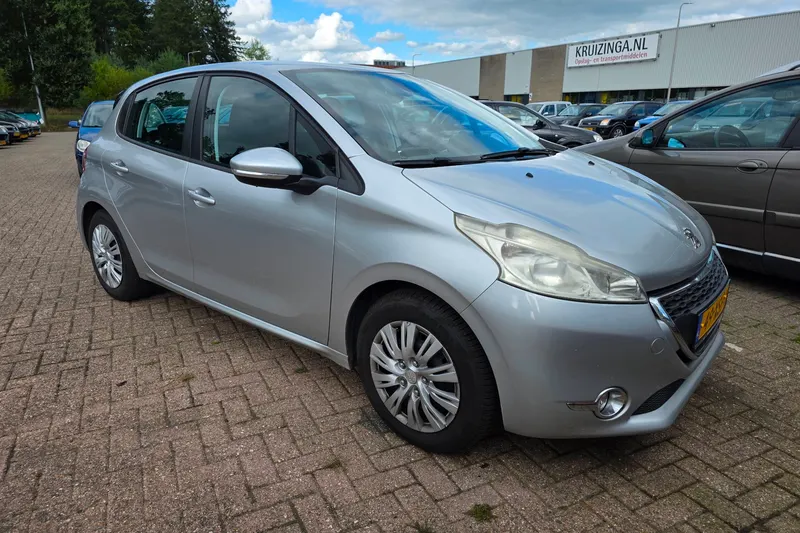 Peugeot 208 (2012)