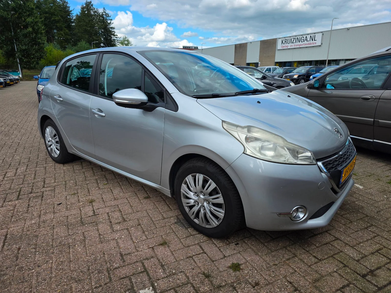 Peugeot 208 (2012) — foto 1