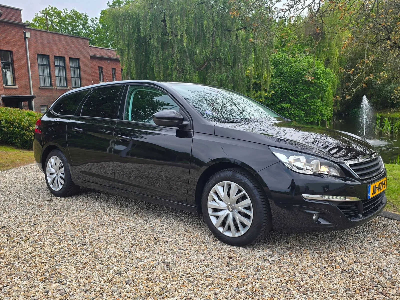 Peugeot 308 (2015) — foto 1