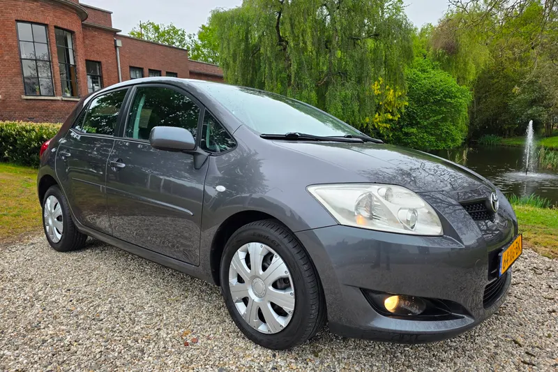 Toyota Auris (2007)