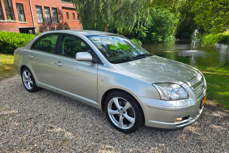 Toyota Avensis (2005)