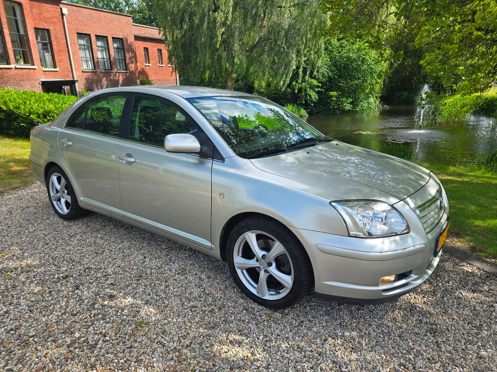 Toyota Avensis (2005) — foto 1