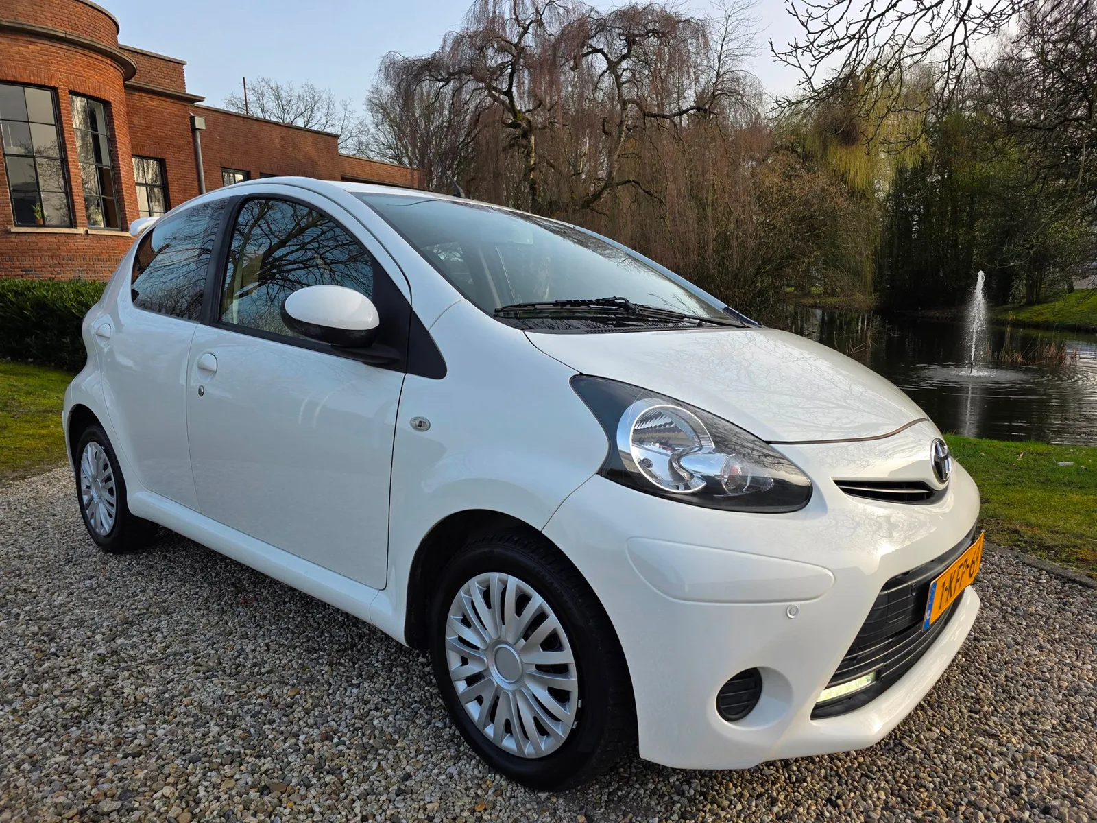 Toyota Aygo (2013) — foto 1