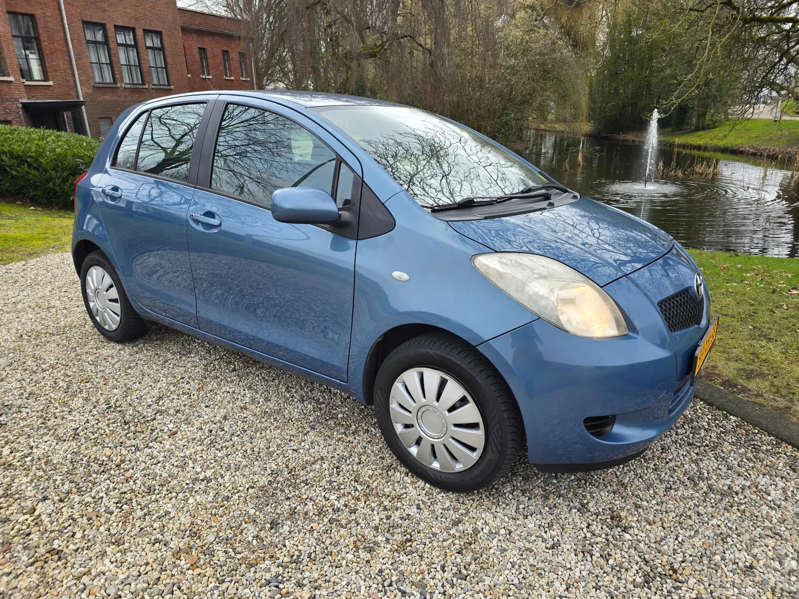 Toyota Yaris (2007) — foto 1