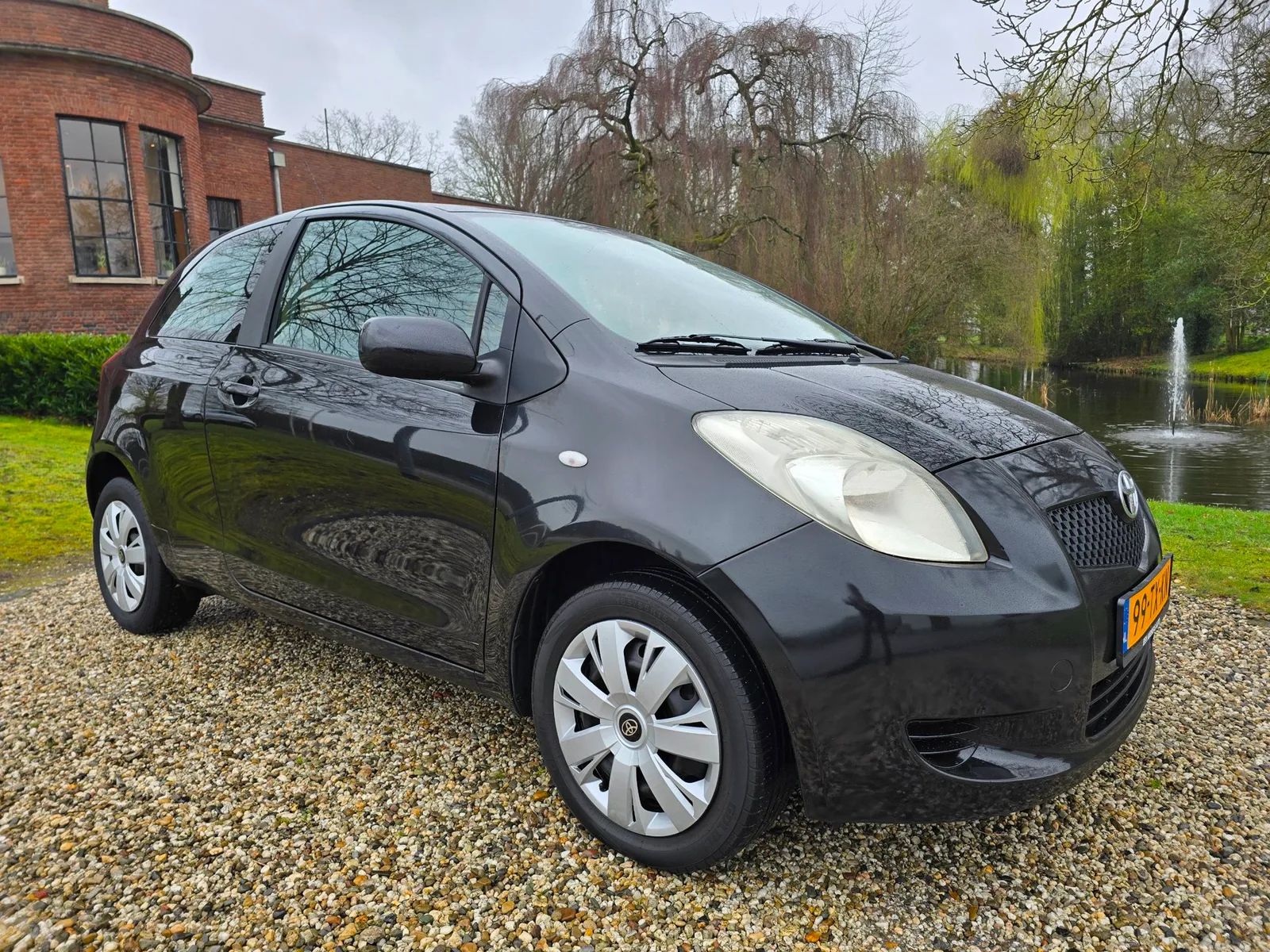 Toyota Yaris (2007) — foto 1