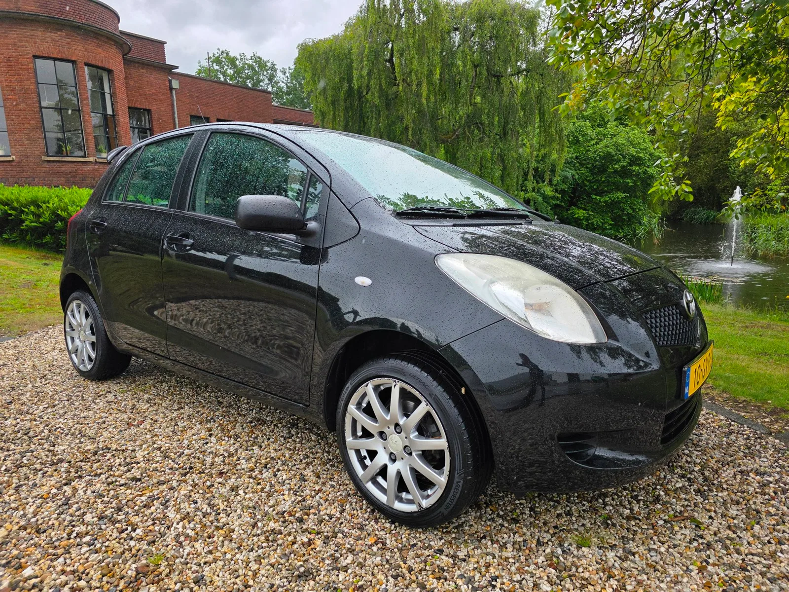 Toyota Yaris (2008) — foto 1