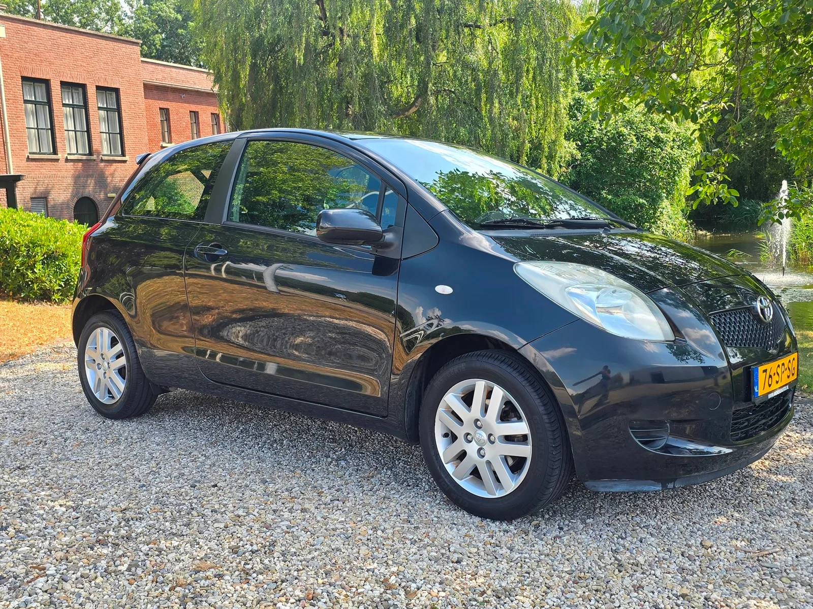 Toyota Yaris (2006) — foto 1