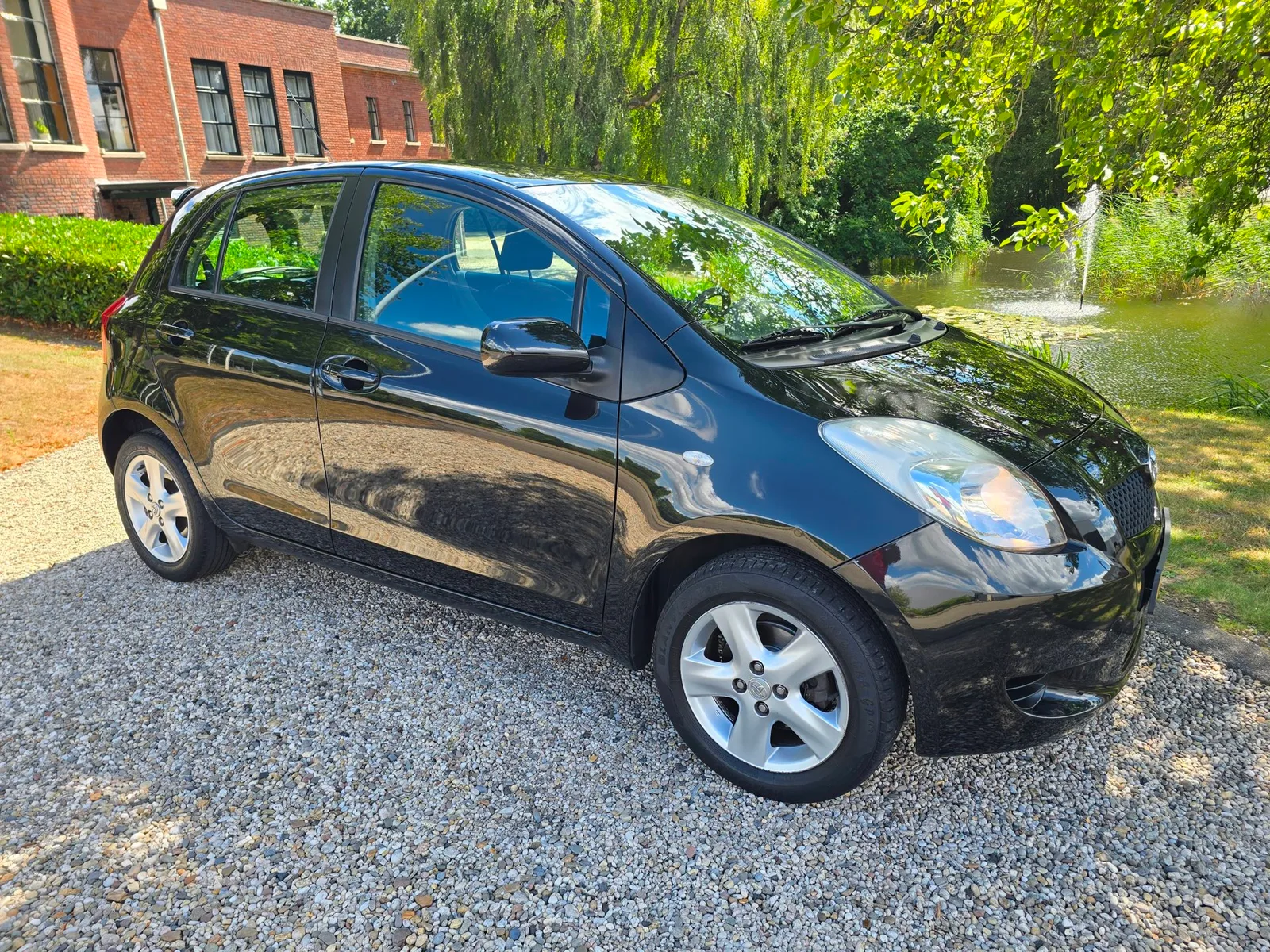 Toyota Yaris (2008) — foto 1