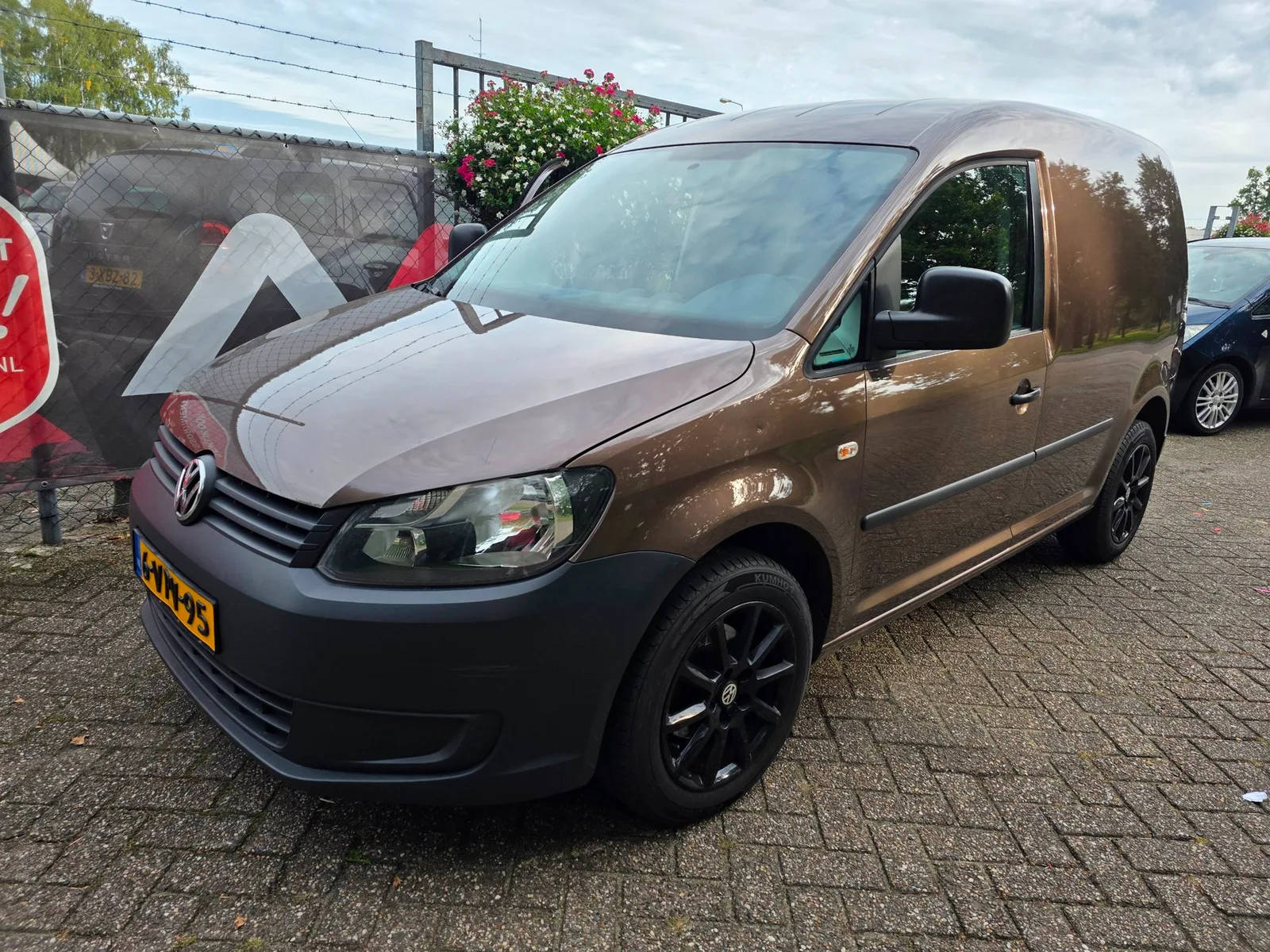 Volkswagen Caddy (2011) — foto 1