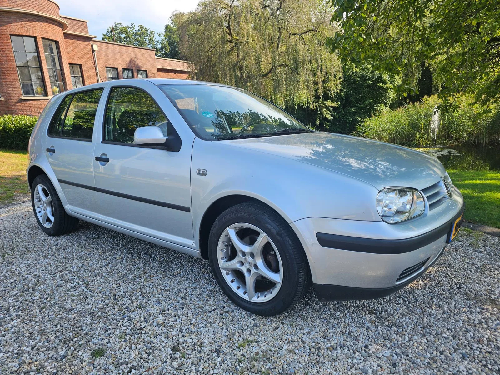Volkswagen Golf (2001) — foto 1