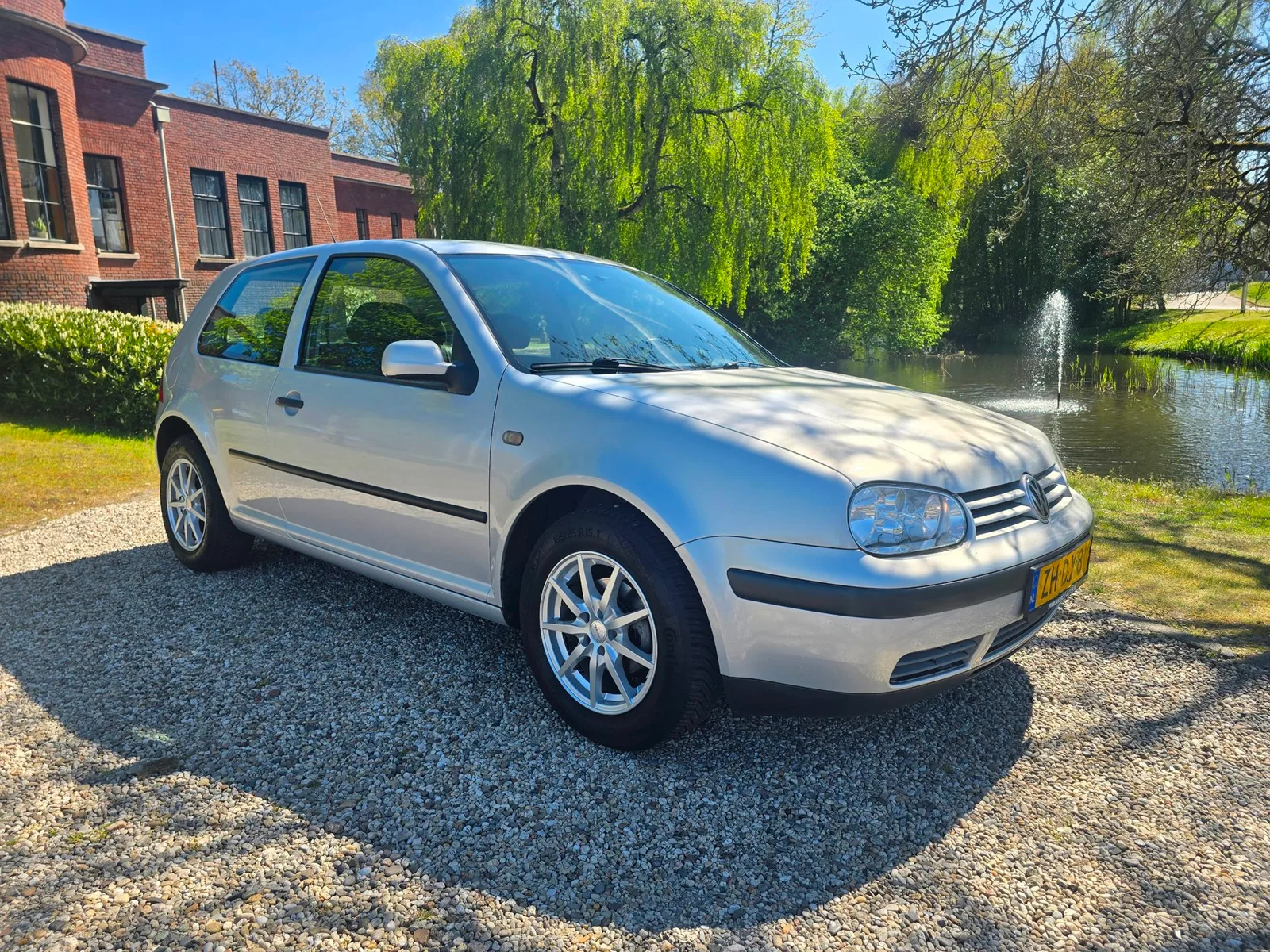 Volkswagen Golf (1999) — foto 1