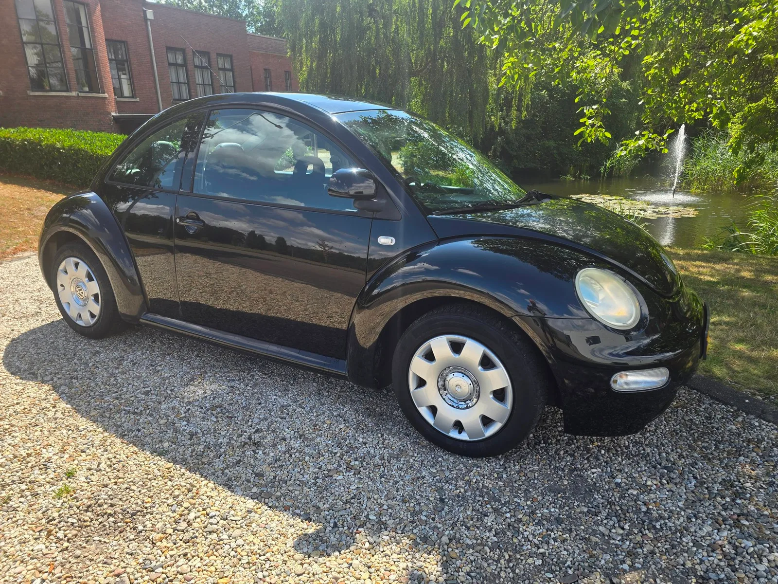 Volkswagen New Beetle (1999) — foto 1