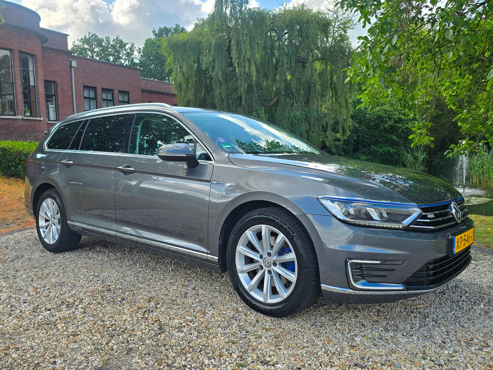 Volkswagen Passat (2016) — foto 1