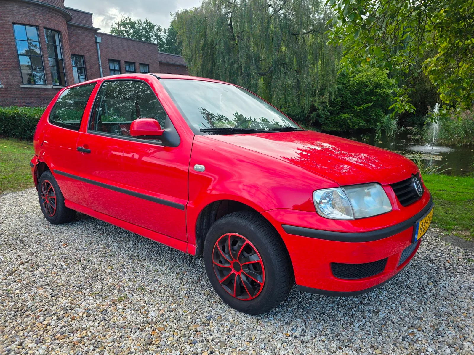 Volkswagen Polo (2000) — foto 1