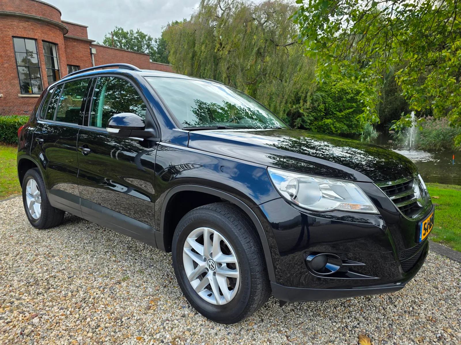 Volkswagen Tiguan (2010) — foto 1