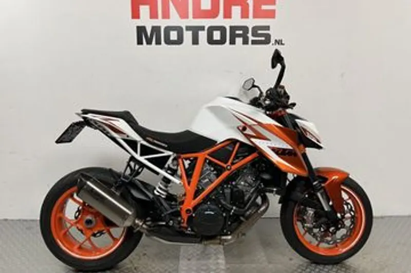 KTM 1290 Super Duke R (2016)