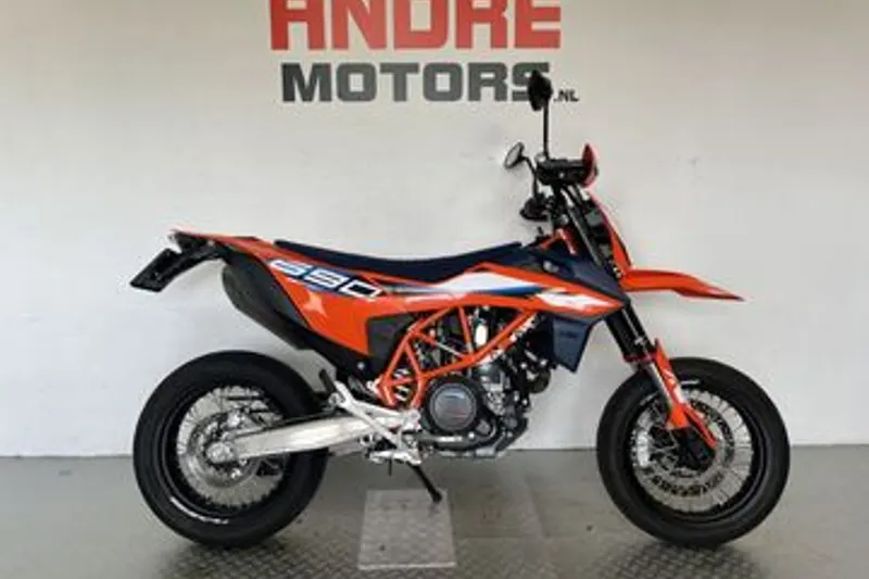 KTM 690 SMC (2024)