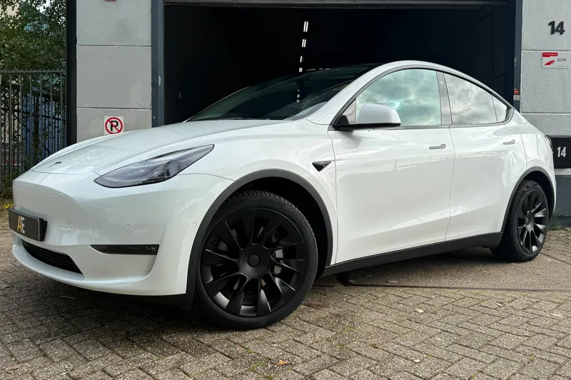 Tesla Model Y (2022)