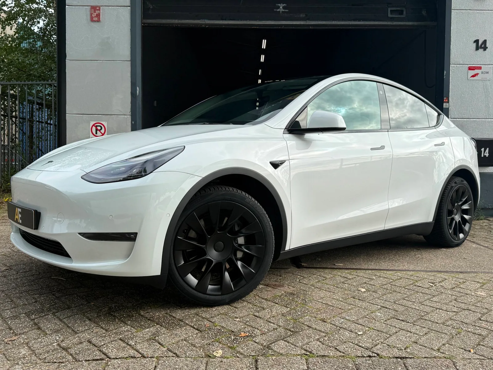 Tesla Model Y (2022) — foto 1