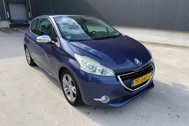 Peugeot 208 (2012)